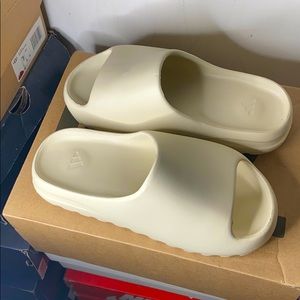 Yeezy slides bone size 8